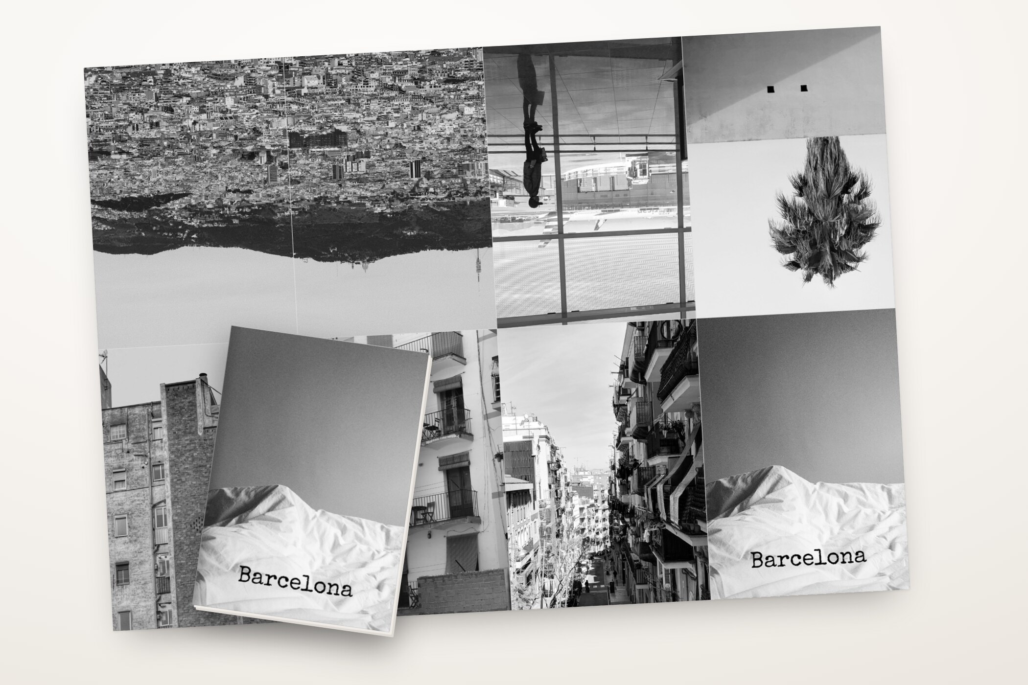 Das gedruckte Blatt mit acht Fotoseiten, davor das daraus gefaltete Mini-Zine mit dem Titel Barcelona.